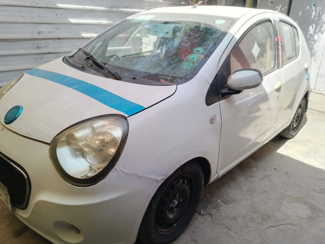 السلام عليكم بانده موديل ٢٠١٣ مال مصرف سياره جديده وجاهزه مكفوله من لضربه لقويه ولكص تخم تاير جديد حداده جديده خلفي امامي كهربائياتهة كلهة شغاله سياره مال جناي عندي بس لمكينه بيهة تبخير اوكع فلوس لمكينه السعر ٢٥ عنواني بغداد لتصال ***********
