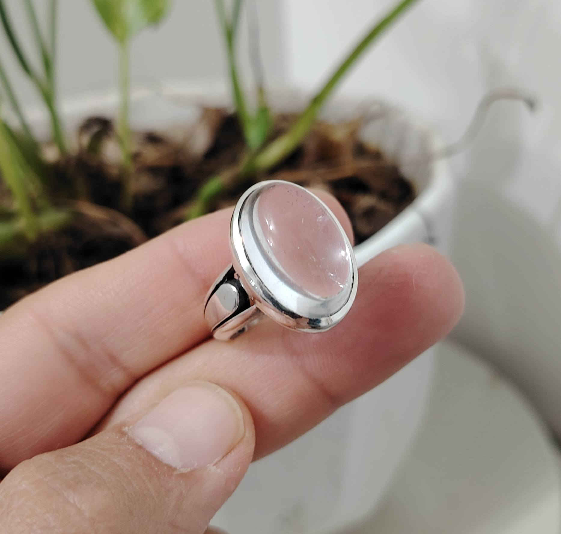 خاتم من حجر الدر النجفي الأصلي الصافي
صياغه ثقيلة وجميلة فضه عيار ٩٢٥
يوجد توصيل إلى جميع المحافظات
التواصل ع الخاص او ع الواتساب ***********
