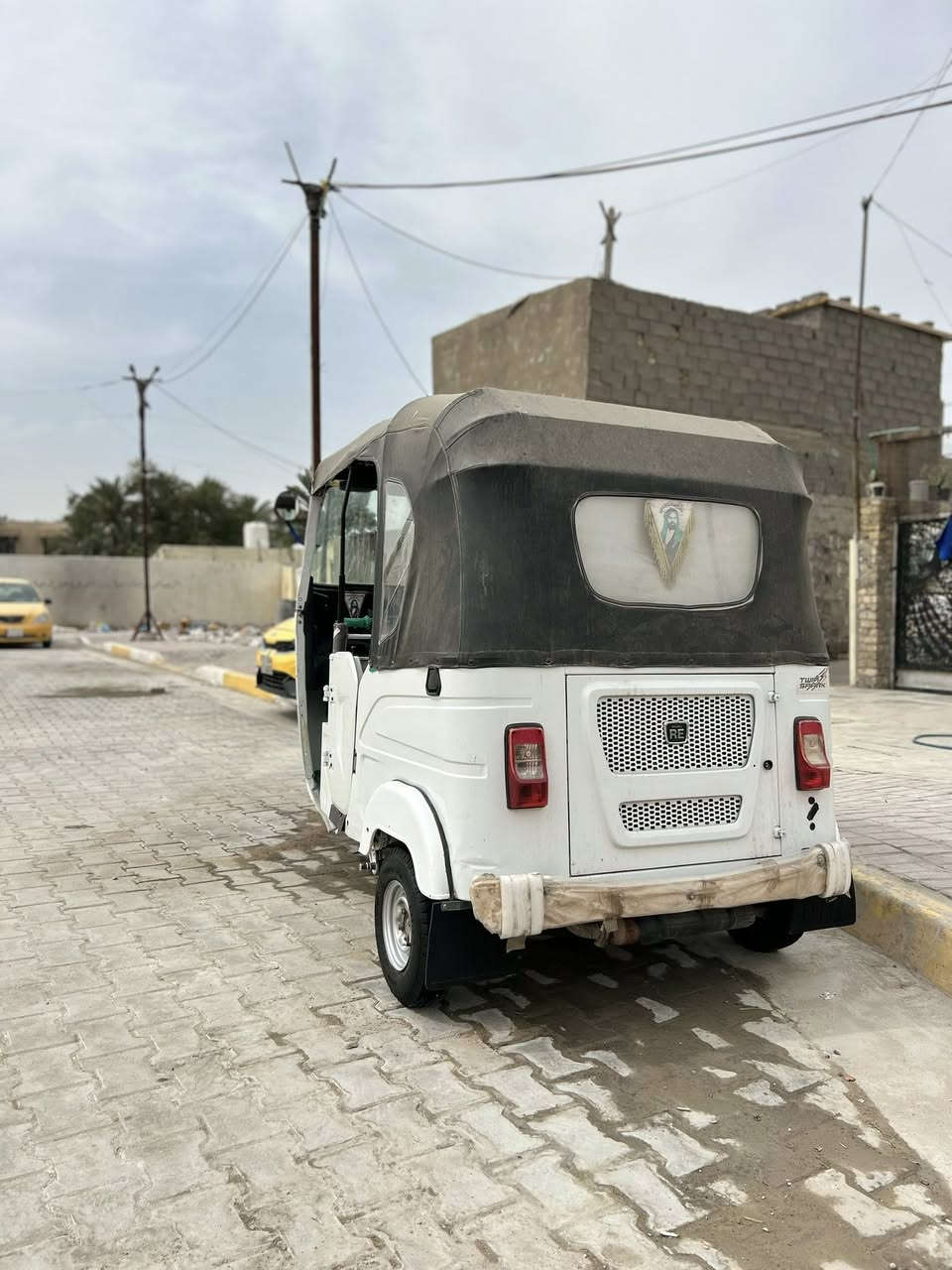 سلام عليكم تكتك جديدة بيها طخة بسيطة
لا صبغ ولا معجون ما معمرة دوس 
مكينة ما مفتوحة 
تكتك رقم أو سنوية بغداد 
مديل 2021
رقم ***********
