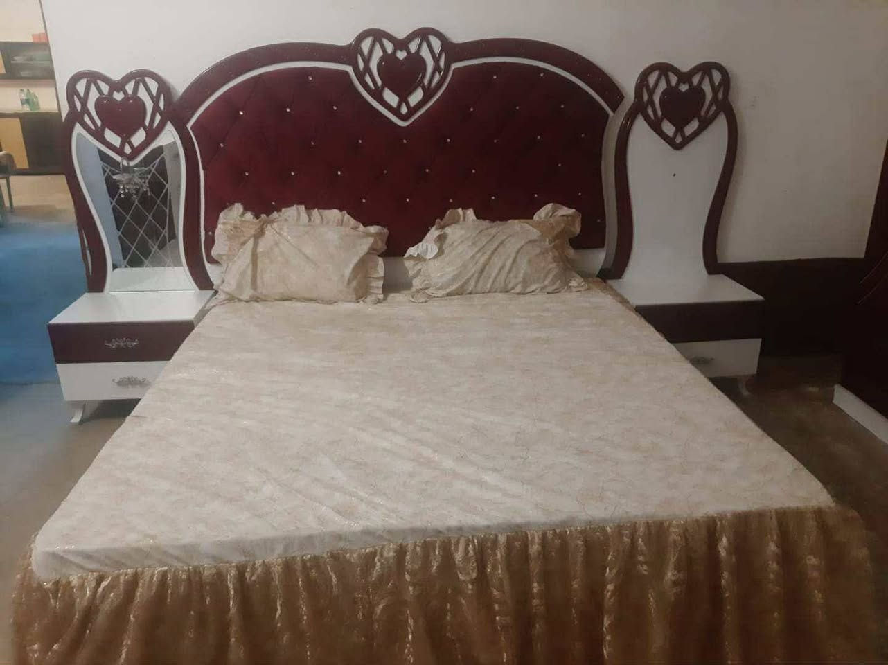 غرفه تركيا 9 قطع نضيفه كلش
#السعر  350 بيها مجال بسيط


**إذا كنت صاحب هذا الإعلان وتريد حذفه لأي سبب، رجاءا أرسل رسالة إلى الدعم الفني**