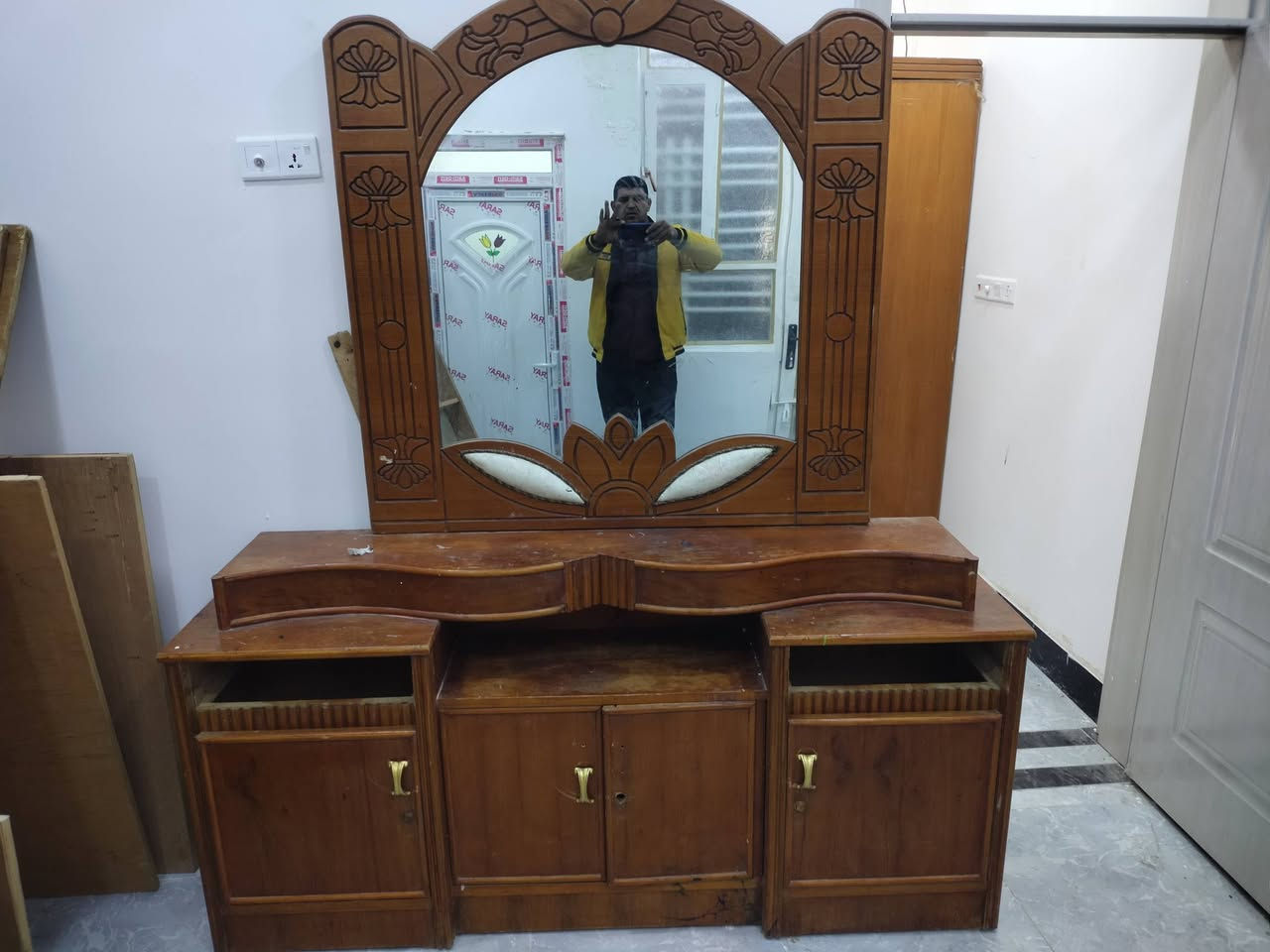 غرف نوم تسكام البيع كربلاء حي العباس ***********
