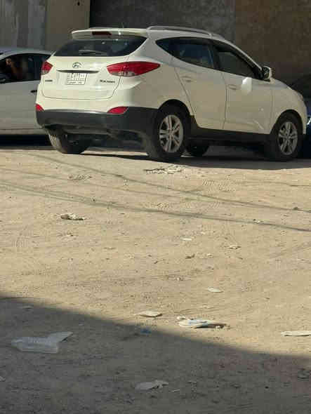 السلام عليكم توسان ٢٠١١ خليجي مكفوله من الضربة لون ابيض رقم مميز بغداد بيها مكانات بارد استخدام منزلي مامتعوبه السياره نضيفة جداً المكان بغداد السيدية 
السعر ١٣٨ مجالها قليل 
***********
