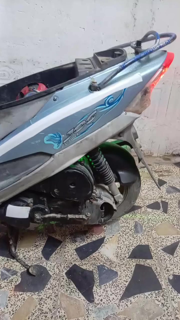 السلام عليكم دراجه للبيع شوفت عينك مجفته جديد صار سبوعين الدراجه نضيفه كفرات ابو الختم البلادي اتكفلك سرقه وعشاير نكره هندر سلف عطلان بس تبديل مكاني بغداد مدينة الصدر السعر 350 الرقم ***********
