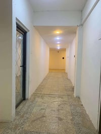 بنايه طابق ثاني لايجار المساحه 400متر في سنتر طريق بغداد تصلح للعيادات...