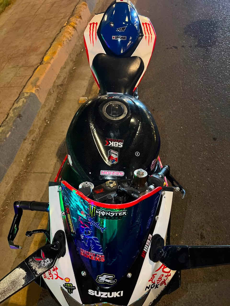 السلام عليكم sazuki gsxr 1000cc
الدراجه ماشيه 35 الف محرك كير كفاله عامه نكره بكل وقت استخدام جدا قليل 

عليها تهبيطه و بيها تطوالات راجعه زنجيل اصلي مري h2 بيها جنح كاربون الدراجه عليها وشم كاربون و بيها حماية يدات اصليه بيها قمبوره اصليه بيها هواي تزويد بعد الدراجه نصبتها حلوه و سعرها مناسب دخولها للعراق 20-21 
عليها برمجه طلق بك فاير 

عنوان… بغداد  

للاستفسار … رقم او واتساب ***********
اعتذر ما متواجد ع فيس
