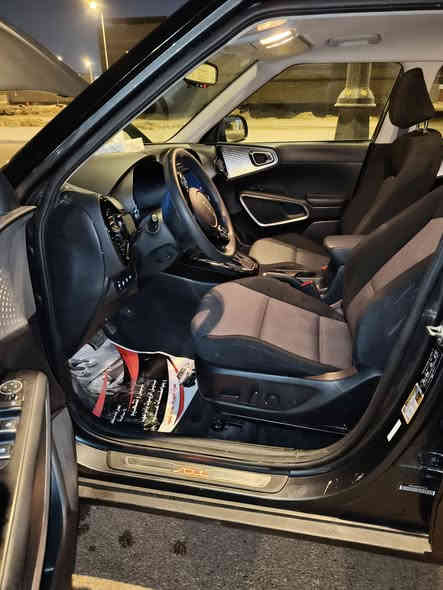 السلام عليكم
سياره لبيع 
نوع الشركه كيا صول
الفه LX
مديل 2024
مواصفات امريكيه 
حجم المحرك 2,000
لون السياره فيلي 
لون داخل السياره اسود 
مواصفات الداخليه 
مدخل AUX/USB
اكياس هوائيه
تحكم مقاعد كهرباء
تحكم مقاعد
زجاج كهرباء
مكيف
نظام انذار 
مواصفات الخارجيه 
انور نهاريه 
اطار احتياطي 
جنوط 
دخول بدون مفتاح 
مرايا قابله للطي كهربائيا 
مرايا كهربائيه
مصابيح زينون 
مصابيح ليد 
مواصفات التقنيه 
ابل كار بلاي
اندىرويد اوتو
اوامر صوتيه 
بروجكتر
بلتوث
تشغيل عن بعد 
تنبيه الاصطدام الامامي 
تنبيه النقاط العمياء 
تنبيه مغادره المسار 
حساس ضغط الاطارات 
رادار 
شاشه لمس 
شاشه وسائط
قفل الباب تلقائي
كامرا خلفيه 
مانع انزلاق
مثبت سرعه
 مساعد الاصطفاف
نظام تعليق رياضي 
نظام ملاحه/خرائط
شكل السياره الخارجي /اس يو في 
تدد المقاعد 4
مستعمل
ماشيه السياره 21,000الاف
حادث السياره المدكر الخلفي والباب الخلفي جه السائق الباب مبدل 
السياره مكمركه وكامله 
سعر السياره ب15,000 وبيه مجال
عنوان السياره البصره ياسين خريبط قرب محطه الوقود المصافي الخليج 
رقم الاتصال ***********
