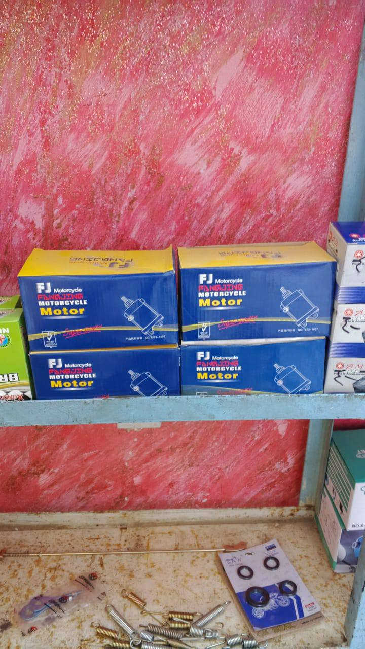 أدوات احتياطيه دراجات للبيع باقل من سعر جمله للبيع شلعه وحده أو مفرد عادي  تصفيه محل مجرودات تحب تجردهن بنفسك هم عادي للاستفسار ***********

1-باتري هاوجي عدد 1 السعر 15 الف 
2-باتري ايراني عدد 2 السعر 10 الف 
3-بنز بريك ايراني الأصلي العدد3 السعر 3 آلاف الواحد 
4-صلف العدد 4 السعر 9 تلاف الواحد 
5-كويل كير العدد 4 السعر 2 ونص 
6- زنجيل العدد 1 سعر 4 
7+ دسك بريك امامي العدد 1 السعر 2 ونص 
8-كتف شحن عدد 2 السعر 2 ونص 
9-شخاطه عدد 2 السعر 2 ونص 
10- بومه العدد 1 سعر 4 تالاف 
11-جوزه ايراني السعر 2 ونص 
12- كويل رص السعر 2 ونص 
13-بستم صيني العدد 2 السعر 3 الواحد 
14-سلندر 150 صيني السعر 15 
15-كابريتر صيني السعر 18
16-دشلي صلف عدد 2 كير عدد 2 رص السعر 8 للواحد 
17-يدات سكان مع عضمه العدد 5 السعر 2 الواحد 
18- سبيل العدد 9 سعر 500 دينار الواحد 
19-بلكات العدد 10 سعر الواحد الف دينار 
20-ام بي ثري تكسي العدد 2 سعر الواحد 6 تالاف 
21- سلندر سايم نحله العدد 1 سعر 15 الف 
22- جوزه سايم عدد 2 سعر الواحد 5 الف 
23- فدراليات العدد 4 سعر الواحد 3 آلاف 
24- ولفات صيني عدد 4 سعر الواحد الفين 
25-كاك ايراني العدد واحد سعر 3 الف 
26-قايش صيني عدد 4 سعر الواحد 3 ونص 
27-سبرنك ستانه وصط سعر 500 دينار الواحد 
28- ميزانيات ايراني عدد واحد سعر الف ونص 
29- صيخ بريك ايراني سعر 2 الفين 
30- واير كلج وواير سكليتر هاوجي سعر عدد 3 سعر 5 للواحد 
31-واير كلج ايراني عدد 6 سعر 2الفين 
32-واير كلج سايم العدد 10 سعر الواحد الفين دينار 
33-واير بريك صيني العدد 5 سعر الفين ونص الواحد 
34-واير سكليتر سايم عدد 5 سعر الواحد الفين ونص 
35-ستاند خوذه العدد 2 سعر 3 آلاف الواحد 
36- تخم اشاير ايراني العدد 2 سعر 6 تالاف الواحد 
37- امرايات سايم نحله عدد 3 سعر 4 آلاف 
38-جبن رص صيني عدد 2 سعر الفين 
39-كفوف العدد 2 سعر 3 آلاف الواحد 
40-كبات براغي العدد 2 سعر الفين ونص الواحد 
41- كلاص العدد 2 بلف 
42- سماط العدد 7 سعر 500 دينار الواحد 
43- نشرات سيت ب3 آلاف 
44- صونده تلبيس تانكي العدد 4 سعر 3 آلاف 
45- قناع عدد 2 سعر 3 آلاف 
46- بكره زنجيل ايراني رياضي عدد واحد سعر 10 تالاف 
47- فراك بريك ايراني العدد 1 سعر الفين دينار 
48- كليته عدد 1 سعر الفين دينار 
49- يده كلج ايراني عدد 5 سعر الفين دينار الواحد 
50- عضمه يده سكليتر العدد 8 سعر 500 دينار الواحد 
51- قطره دهن العدد 9 سعر 500 دينار الواحد 
52- دبه فلتر بانزين السعر 15 الف 
53- صندوك دلفري العدد 4 سعر الواحد 13 الف
