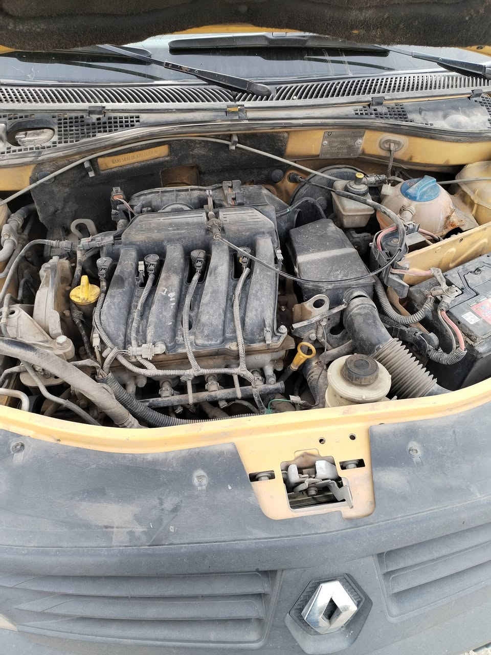 رينو 2014 جاهزة وخير من الله تخم تاير جديد  صدر جديد امامي خلفي تدفئة تبريد شغال سيارة مدوشمة طخه بلجاملغ الخلفي خفيفه ولدوسه كد شبر بيها معجون سعرة 50 ورقه او بيها مجال
للاستفسار الاتصال على الرقم ***********
