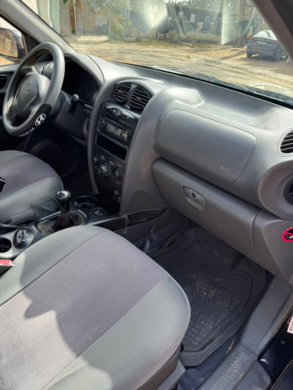 سياره  سنتافي 2007  رقم وسنويه باسمي ستوه محولها  هزه ودوشمه وسياره نضيفه  محرك جديد ستوه مبدل كير عادي  بيها باب وبنيد مرشوشات بسب جراد  تخم تاير جديد جبلي  
ب70 وبيها مجال 
الاتصال على الرقم 
***********
