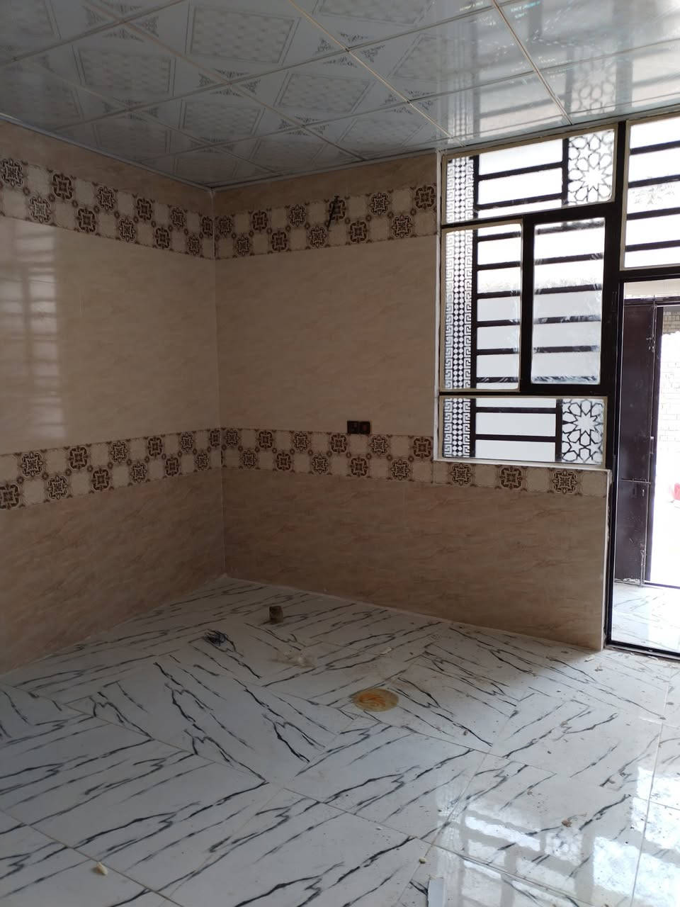 كربلاء بيت للبيع  مجمع سيد اسماعيل السكني 50 متر طابق ونص سند 25 اقرار محكمه مكاتبه من صاحب الارض  مجمع متكامل خدمات ماء كهرباء مجاري تبليط انترنيت اسواق السعر 49 مليون وبي مجال بسيط
  للاستفسار على الارقام ابو يوسف 
***********
*********** 
(( غرفة نوم واستقبال وصاله ومطبخ وصحيات طارمة ومنور))
