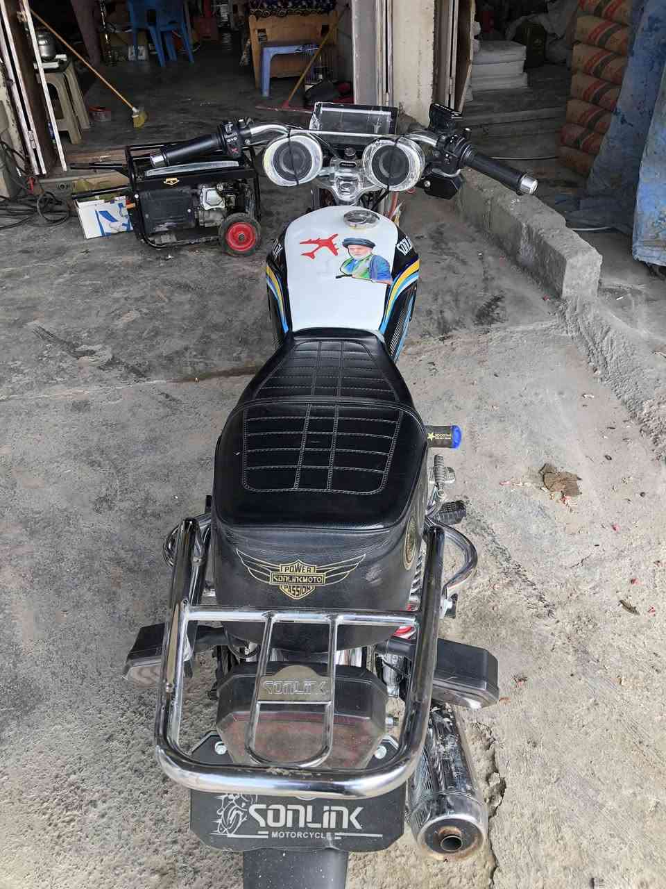 السلام عليكم دراجة تايكر 25نضافة ٩٠بيع او مراوس سيفان هم موديل 25السعر 7500للتواصل ***********
