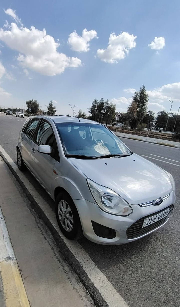 فۆڕت فیکۆ مودێل2014 بی بویاخ بی لێدران بی تەرزە بی کارت و کرانەوەش دوو سێ پەلەی ورد ساردی زور بچوکی هەیە سەیارەکە زور تازەو جوان ماوەتەوە  گێڕ مەکینە تەحویل غرامە هەمووی بەشەرت بوزانیاری زیاتر پەیوەندی بەکەن*********** سعر 80 مەجالیکی کەم السليمانية, العراق
