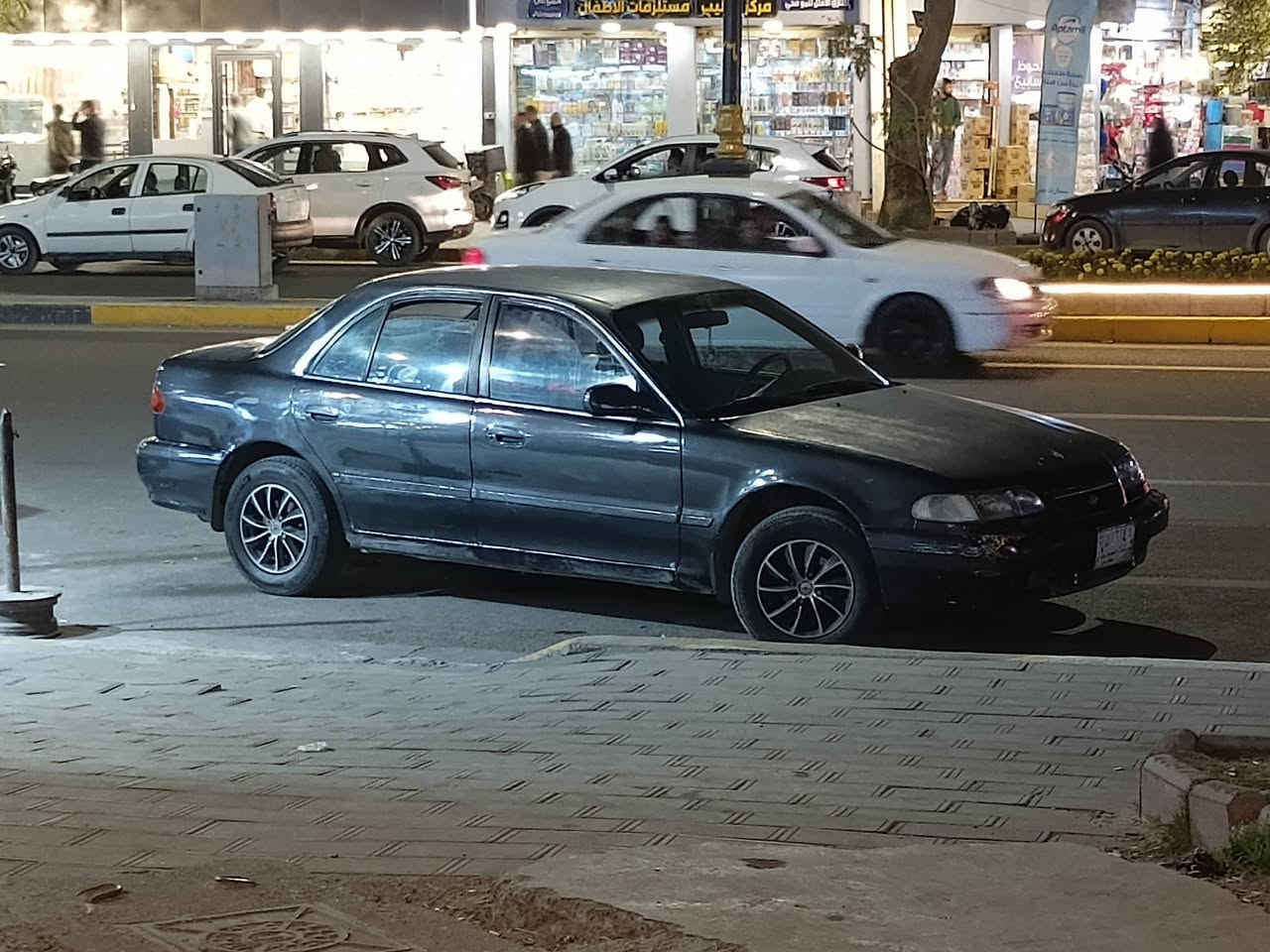 السلام عليكم
سوناتا تو موديل ٩٣ 
سيارة مصروف عليها بيها تخم تايرات جديد كير اوتو جديد جوزة صباحية جديدة فيش اير فلوس و ايسي جديدة اير فلو جديد صالنصة من طول للطول جديدة هيه و الهزاز مالتها مراوح رئيسية و مروحة تبريد جديد خرسة مابيها حماوة كمبريسر شغال نقص غاز فان داخلي شغال فريز داخلي نضيف دشبول مغلف كنتارا سستم سماعات خرافي ب ٧٥ الف و بروجكترات زنون قويات مكينتها ١٨٠٠ مفتوح ناعم . 
نقصها اذاين كير و مكينة و نقص دعاميات وبيها خربطة من وهيه باردة نوزل فيتبم موديتها لان سيارة ماشية عندي و حتى محافظات اطلع بيها كربلاء ديالى متكول اخ راسي كله ١٤٠
بيها طخة بالجاملغ الخلفي بدلت بكلايت بس مصلحت الضربة على وضعها موضحة بالصورة. مكانها بغداد الكاظمية ب ٣٥ 
 *********** موجود واتس اب
