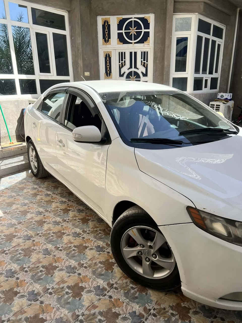 السلام عليكم للبيع فورتي موديل ٢٠١٠ خليجي محرك ٢٠٠٠ دوش جديده السياره ماشيه ١١٤ فيه فقط ٣ قطع صبغ السعر ٩٣ للاستفسار ***********
