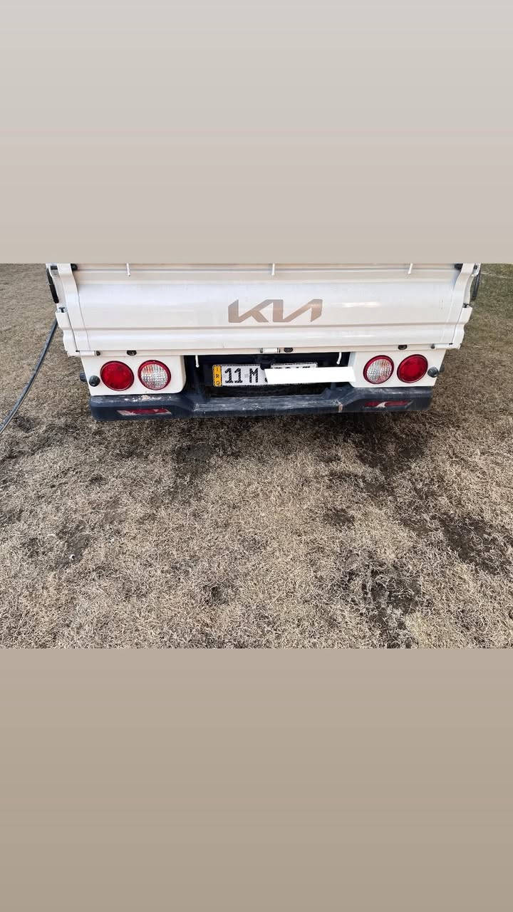 السلام عليكم للبيع كيا بنكو موديل 2025 

عداد 11 الف كيلومتر أخت الجديدة 
 
رقم بغداد المرغوب

محرك 2700 

كير عادي

مقاعد جلد  

شاشة مسجل  اصلية

كامرة خلفية

حساس خلفي

جام كهرباء

تحكمات ستيرن 

سستم الوجه كامل

دوشمة داخلية كشنات وأرضية 

مكان السيارة كربلاء 

مكفولة كفالة عامة 

للأستفسار الاتصال على الأرقام :

 ‭0780 393 9651‬

‭0771 054 7586‬
