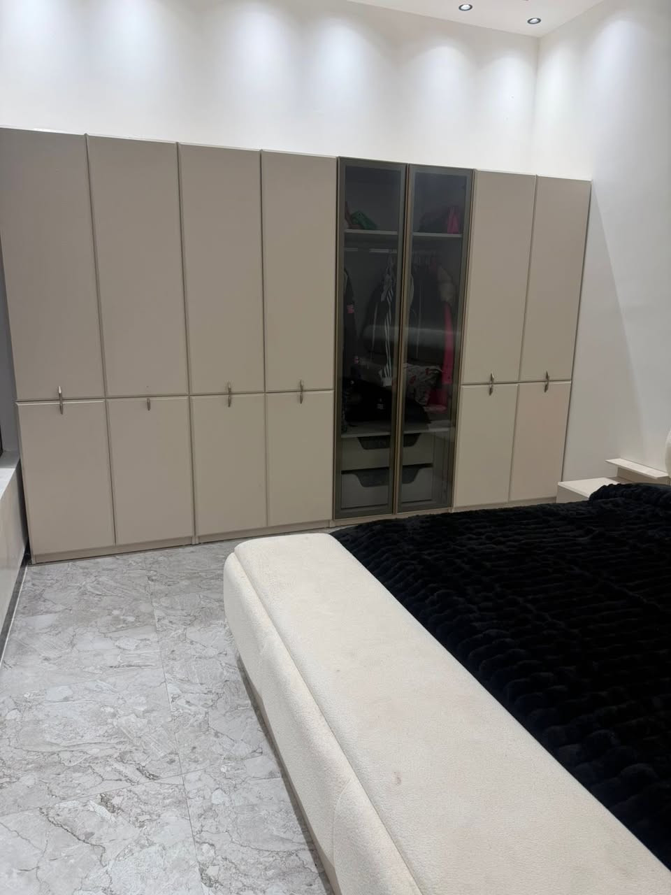 غرفة نوم تركيه  ٩ قطع نضيفه
اناره للكومدي. 
اناره للجربايه
استخدام سنه 
ضمان ٣سنوات
***********
