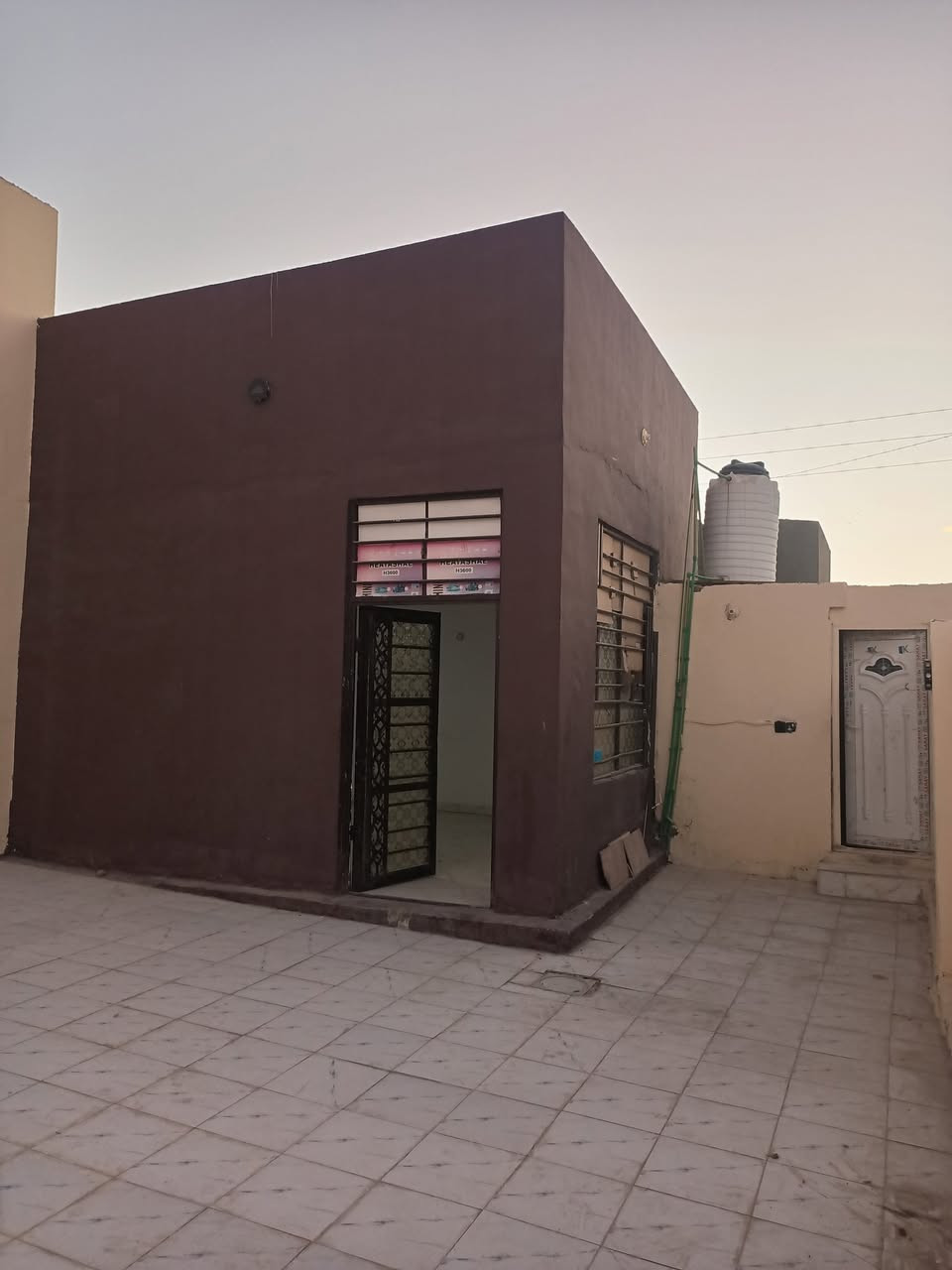 بيت 250متر للبيع السعر 42وبي مجال مقابيل قريت الغدير شارع المطحنه ***********
