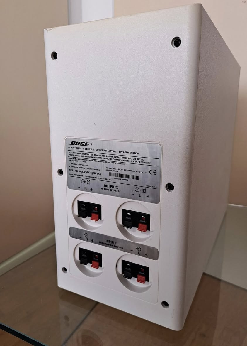 سبوفر وسماعات بوز امريكي 200 واط حقيقي صوته تحفه فنيه من نقاوه وبيز كوشل حلو معنهً كلمه مكاني بغداد توصيل موجود ***********
