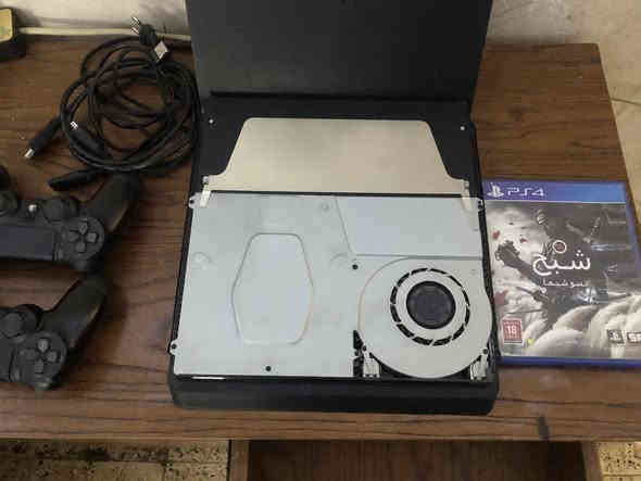 بلي 4 سلم اون لاين ذاكرة 500 + شاشة حجم 32 بدون اطار نوع شارك
كامل ملحقات جوستك عدد 2 + لعبة تسو توشيما 

سعر الكل 350 

***********
