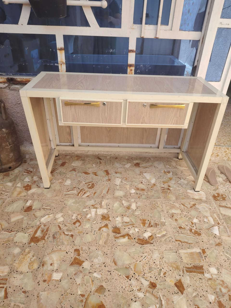 ميز المنيوم يفيد صالون ويفيد كاشير للبيع نضيف جدا مكان زعفرانيه سعر ٦٥


**إذا كنت صاحب هذا الإعلان وتريد حذفه لأي سبب، رجاءا أرسل رسالة إلى الدعم الفني**