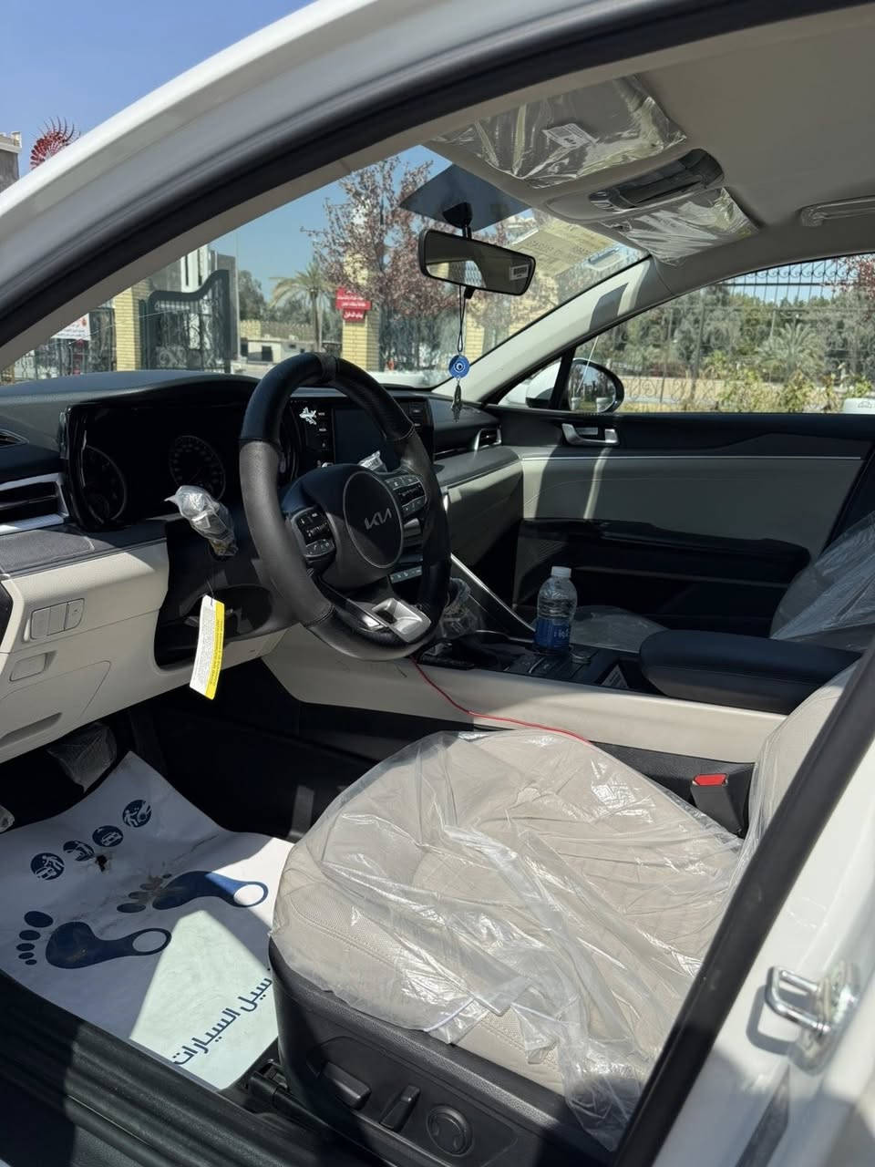 السلام عليكم
•كياكي فايف خليجي 2023 باسمي.
• مكينه 2000 دوش
• ماشيه 62
• بصمه تشغيل عن بعد
•مري شفط كرسي كهرباء
• حساس امامي خلفي
•باقي المواصفات المعروفه
•مكان السياره بغداد الكرخ
• بيه ملاحضه بسيطه

الجاد يتصل رجاءً 
***********
***********
