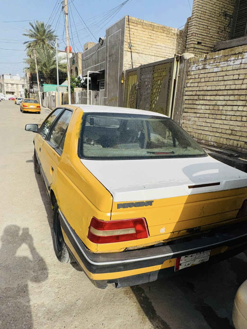بيجو جي ال اس للبيع موديل 2010 بسمي مصفره هيئه وضريبه محوره كير ومكينه كورلا ياباني عل ايدي محورها سياره خير من الله مال بيت ومكينه وكير وبكيف الواحد ينكر سلف ويطلع وين ميعجبه  تخم تاير جديد صدر نضيف  باتري جديد كهربائيات كلها شغاله مابيها اي نقص مكينه وكير بشرط مابيها اي نقص شغل واطلع اشتغل بيها جاهزه  انشالله السعر 33 ورقه اوبيه مجال بسيط للاستفسار ***********. عنواني بغداد الشعب
