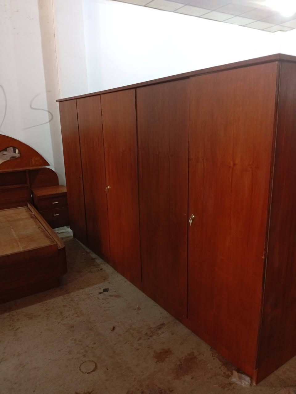 غرفة نوم صاج كلش نضيف خشب ثقيل 375للستفسار
***********او***********
