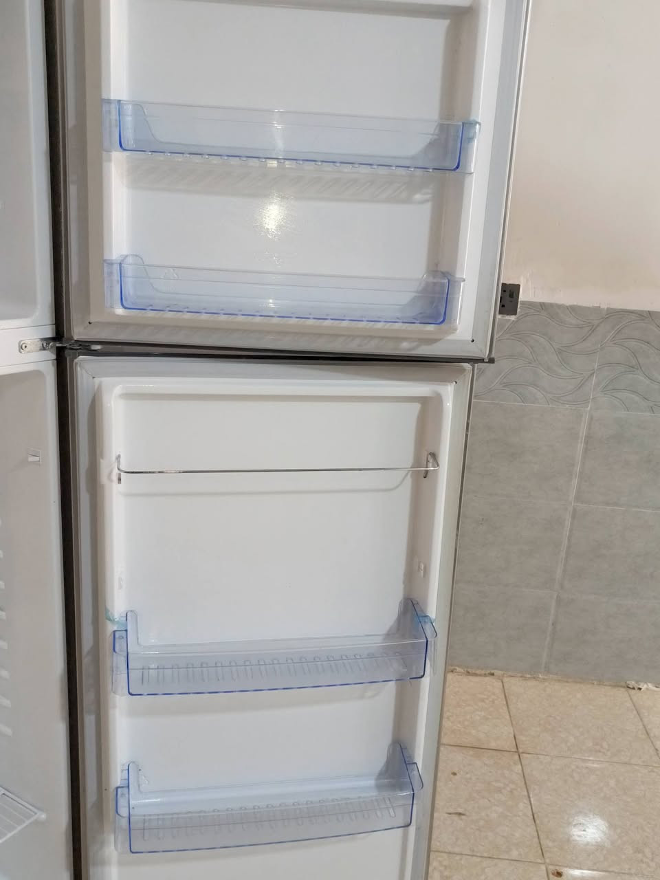 ثلاجه للبيع فول نضافه مستعمله استفسار اتصل ***********

مكان نجف
