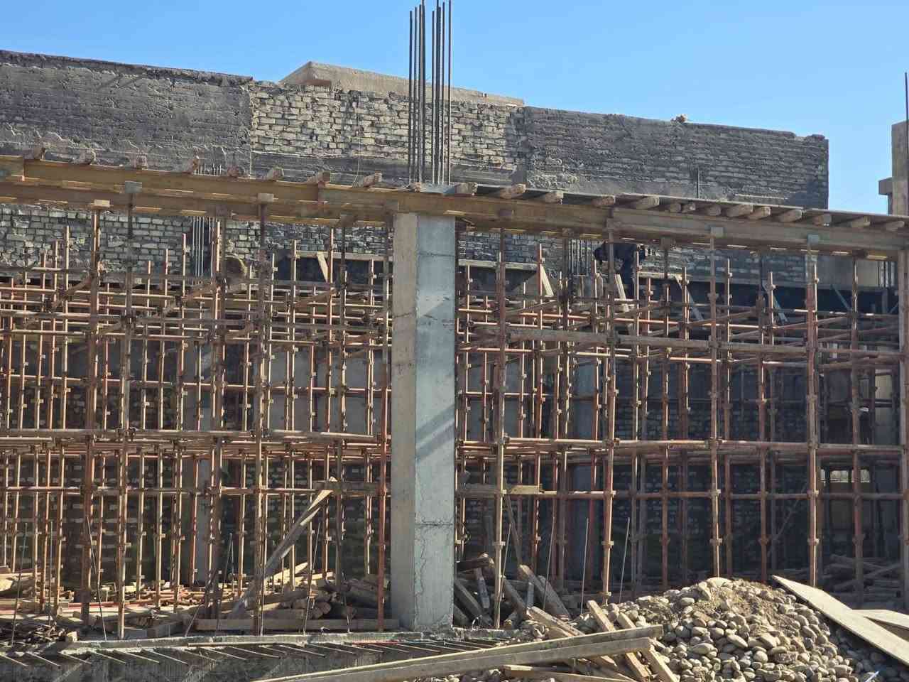 خشب جديد ومستعمل للبيع جميع القياسات متوفرة وبلاويد جديد ومستعمل وعصافير ودوكة وخيارات وقفايص للسكلات وبولطات وبراكيتات وجكات للبيع والايجار.العنوان بغداد كوريش قرب قوس بغداد موبايل *********** / ***********

