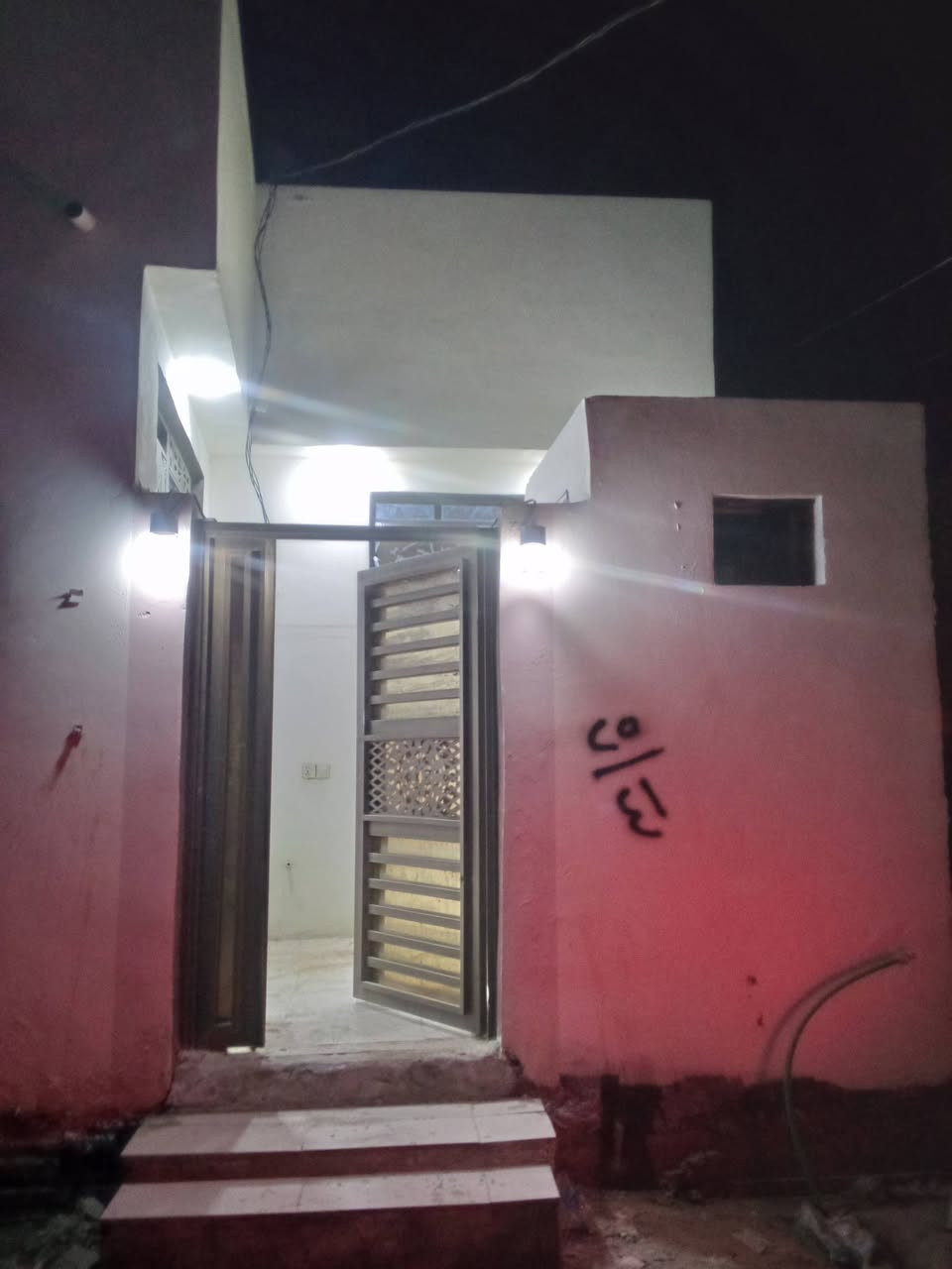 بيت للبيع المساحه 80 متر طابو زراعي جهه المطحنه عمود 321 وتدخل بالشارع قريبه على جامع فاطمه الزهراء تبليط وماء وكهرباء مدارس بناء درجه اولى استقبال صحيات خارجيه ومطبخ وغرفه داخليه وصحيات وحمام داخليه وسطح.سعر 36 وبمجال  الاستفسار على هذا الرقم ***********
