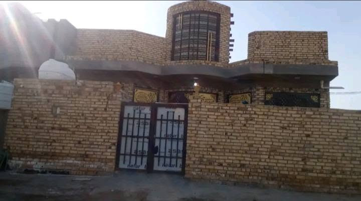 ياالله يارزاق
بيت للبيع المساحة 150قرب مدرسة الرحمن يحتوي على طارمة وصالة ومطبخ وبراني وغرفة وصحيات داخلية وخارجية بناء حديث كونكريت مسلح مطلوب للاسكان 37مليون وباليد 70 نضيف جدا بالولاية قرب سيد شعبوث الاتصال على الرقم ***********
