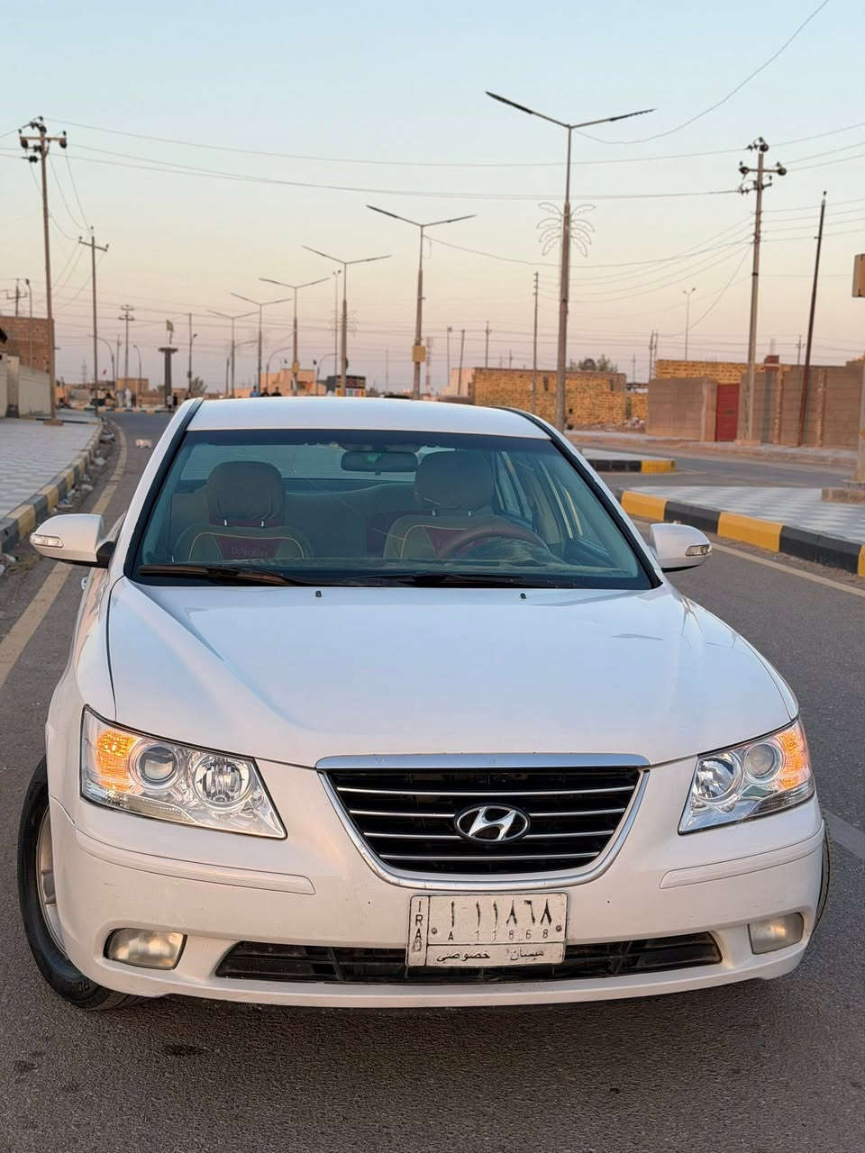 السلام عليكم 
سوناتا موديل :2010 خليجي رقم ميسان تحويل مباشر 
مكينه دوش خليجي 
سياره جديده وجاهزه ما تصرف عليه ربع 

تخم تاير جديد حداديه جديده تبريد ثلج 
سونارها بلمنشور شوفه واذا عجبك بخدمتك 
مكاني : ذي قار . قلعه سكر 
السعر : 92$ وبيه مجال 
***********

