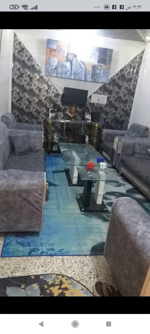 بيت للبيع مساحه ١٦٠م 
مركز الناصريه خلف مستشفى الحبوبي يحتوي على خمس غرف مع الاستقبال وطارمه كبيره 
صحيات داخليه وخارجيه 
خلفي دربونه نظيف 
***********
