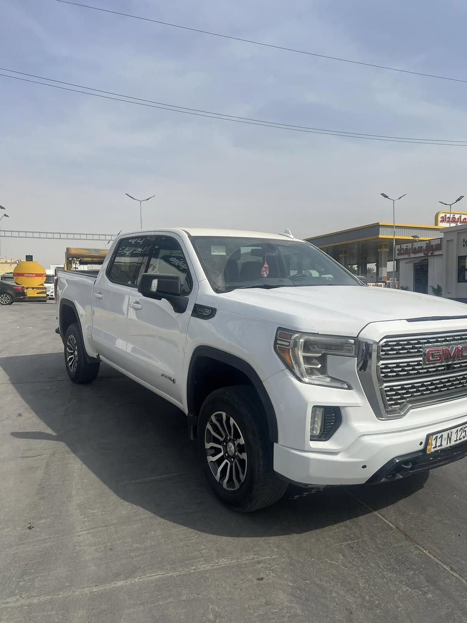 السلام عليكم جمسي سيرا {AT4{ 2021 
ماشيه 23 الف ميل (مرقمة بغداد)
بدي قصير باب طويل (المرغوب) فور ويل 
كشنات جلد تدفئة تبريد 
باب خلفي درج 3 قطع
محرك 8 سلندر 5300 
وباقي المواصفات معروفة فئة AT4 
السعر 240 وبيهة مجال قليل 
حادثهة جاملغ وبنيد 
مكاني بغداد /***********
