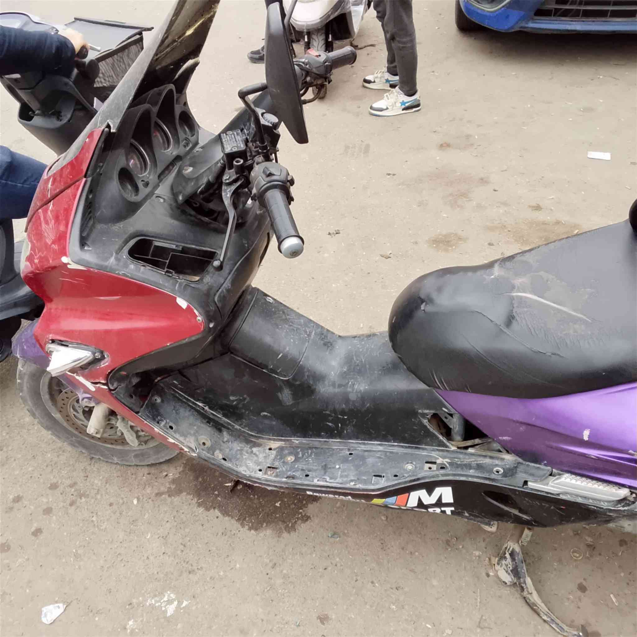 سلام عليكم للبيع فورزة 06شغال كامل كهربائيات كامل شغال نگره سلف مابي اي عيب موديل 2006 سعر 350بي مجال مكاني كركوك متواجد على فيس ورقم***********واتساب متواجد
