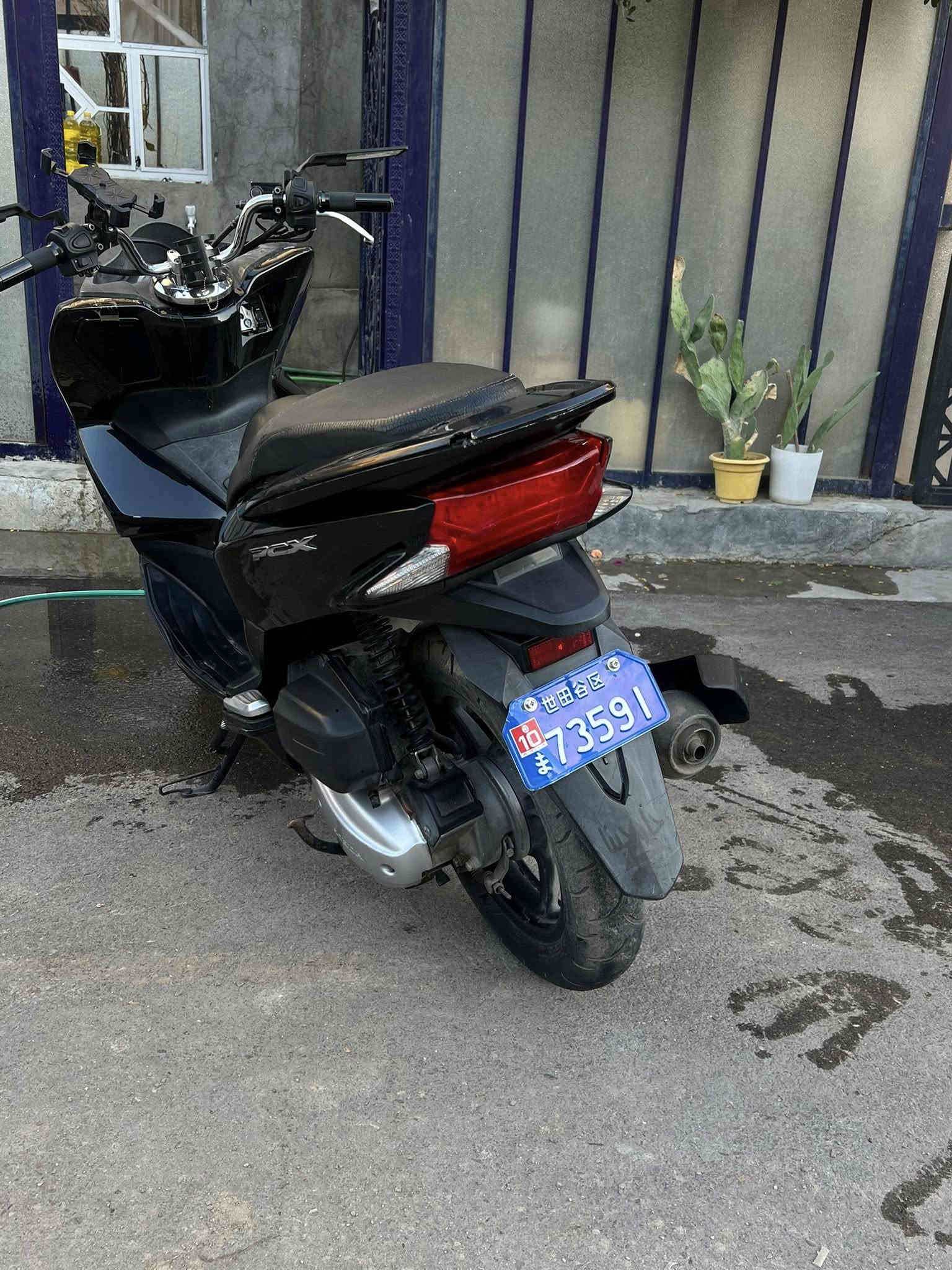 سلام عليكم شبابنه الطيبه 💙
بي سي اكس pcx جيل ثاني وارد ياباني JF
حساس ازدحام 
حساس ستاند 
الدراجه بيهه كسر بل بكلايت صغير مثل ما موجود بلصوره  
ماشيه ٤٦ الف 
الدراجه اذا لكيت مثل مكينتهه بخواتهه الجيل الثاني تاخذ الدراجه وفلس متنطي مكينه تخبل سبانه ممدوده عليهه توكف بصفهه متسمعلهه نفس مو صوت 
كفراتهه نضاف مرتبات 
شلعه ومعدل تخبل الدراجه متعرف طعم العادي كله محسن  دهن كله يورل دراجه كلش معتني بيهه مال جناي تطلع من البيت للشغل من الشغل للبيت حتى ماعندي وقت اطلع بيهه احتاجيت فلوس وريد ابيعهه 
سعرهه💸14💸وبيهه مجال واي شخص يجي هلا بي واحطه على راسي 
مكاني بلقاهره مول القاهره 
رقمي ***********📲
