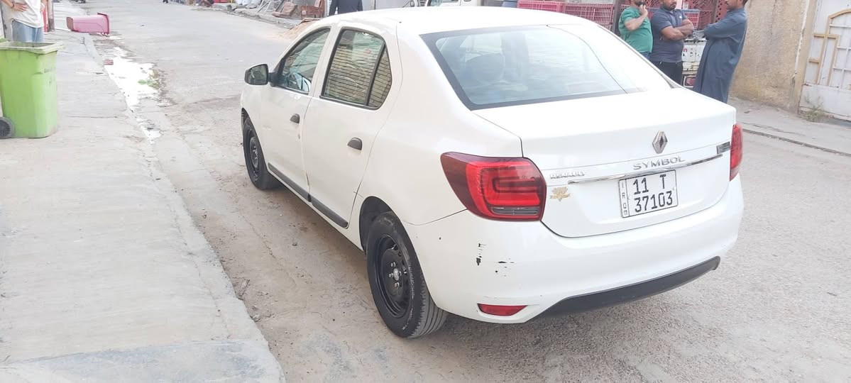السلام عليكم رينو سنبل موديل ١٩
بيها بارد الجاملغ اليمن بدون صبغ 

والجاملغ اليمن الخلفي بارد بدون صبغ 

سياره جاهزه من كل النواحي تبريد ثلج
كامره دوار 
مكاني بغداد الكماليه 

رقمي ***********

السعر ٧٠ ورقه وبيها مجال
