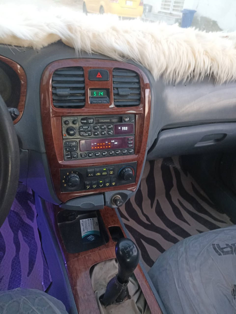 بسبب الوعود الكاذبة بيع مستعجل... سوناتا تكسي موديل 2001 رقم واسط الماني مميز...
السياره خير من الله خادمه البيت وتوديني وتجيبني الشغلي 
مكينه 2000 كابريتر زورق يعني انسه الصرف 
كير عادي 
ماعليها لا هيئة ولا غرامات 
سنويه منتهية 2019
السعر 37 ورقه مجال للشراي 
مكان السيارة النجف 
راعيها موجود بالكوت تريد تحويل تريد وكاله عامه ماكو أي مشكله 
كير ومكينه وحداديه خير من الله اكو نواقص بسيطه خيسات قليله بالدوسات الوره 
السياره مصبوغة عام جماليه
بيها نواقص بسيطه كهربائيات لا تجي وتكلي كفاله  وبخدمة الطيبين 
دواخلها حلوه وبلاديه مسجل بلادي شغال 
باتري جديد 
سلف بلادي مال كير عادي جديد 
فلاوين بلادي جديد 
هاي كل تفاصيل السياره والشراي بخدمته لاتكسر بالسعر راسلني خاص لو تخابر وتدلل 
***********
