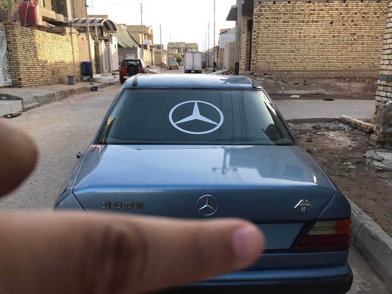 بسبب الوعد الكاذب اعاده نشر
مرسيدس دب 87 اربيل 22 سياره جاهزه تبريد حداديه. محور vvt3000 السياره ناعمه اللون بحري سمائي 
مكان ميسان  السعر 53$وبيها مجال 

***********
