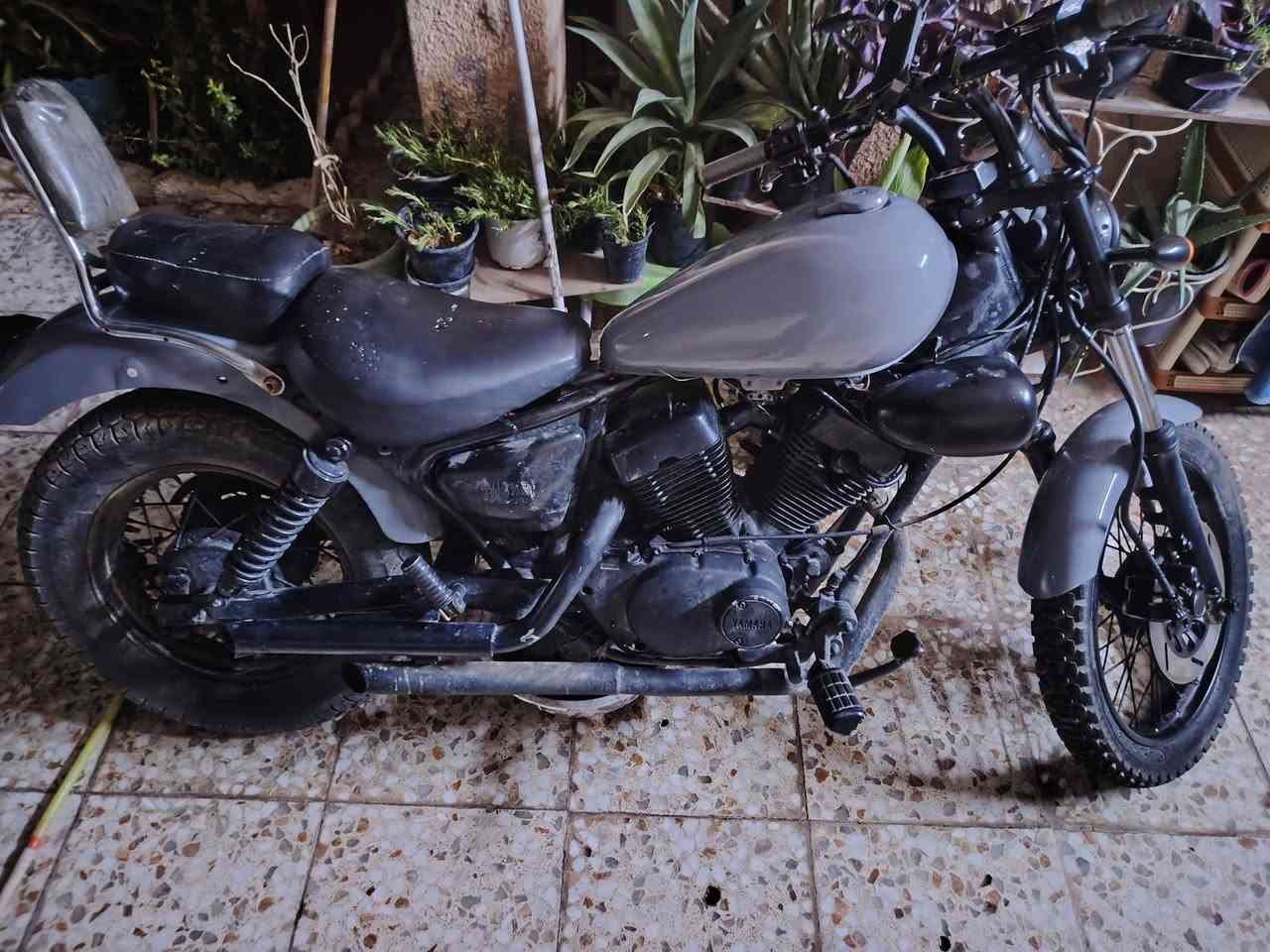 للبيع
ياماها فيراكو 250cc
شغاله مكينه وكير وكهربائيات
المكينه عليها ادامه (مفتوحه)
مصبوغه صبغ عام للجماليه
بيها بس نضوح  دهن من قرص الزنجيل الخارجي
اعتقد بوربرينات سالفتها فقط
معدل 110 حقيقي
السعر 500 وبيها مجال
عنواني الحسينيه راشديه
للاستفسار ***********
