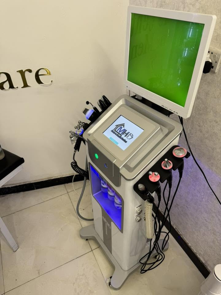 السعر مناسب جداً عرفة هايدرو فيشل كامله للبيع الجهاز مستعمل شهرين فقط كل الأغراض مستعمله شهرين وجديدات كلش اسم جهاز الهايدروفشيل 12 سكن انلايزر يتميز بهاند الكامره فحص البشرة والشعر مع التقاط الصور للبشره  
لاستفسار ***********

