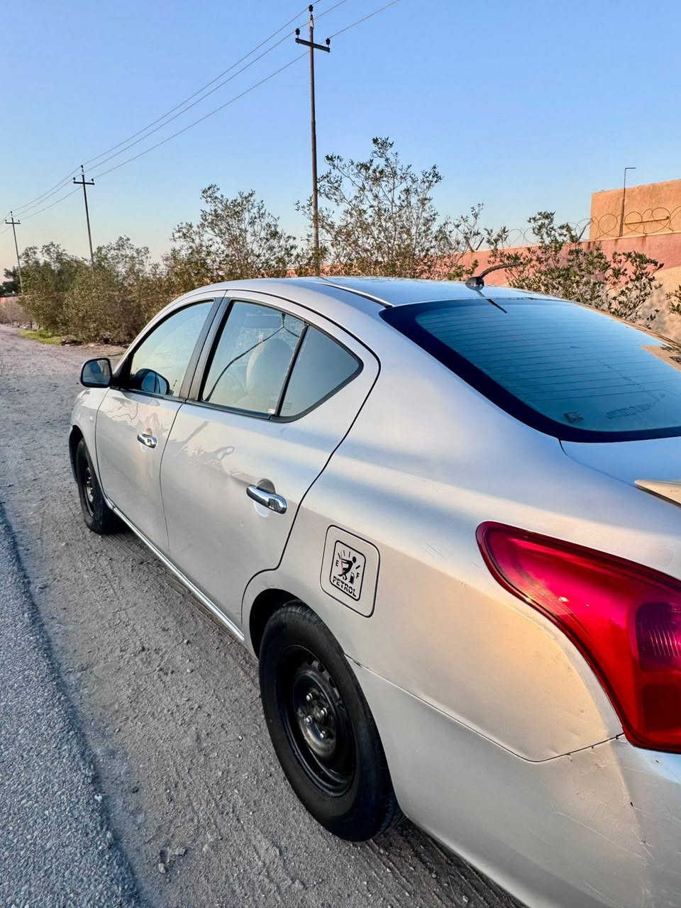 نيسان سني هندي 2016 سيارت بيت يعني مامتعوبه مكينه ولكير ابلاد مامفتوحه  اي ستفسار خادم السعر 83 وبيه مجال *********** البصرة, العراق
