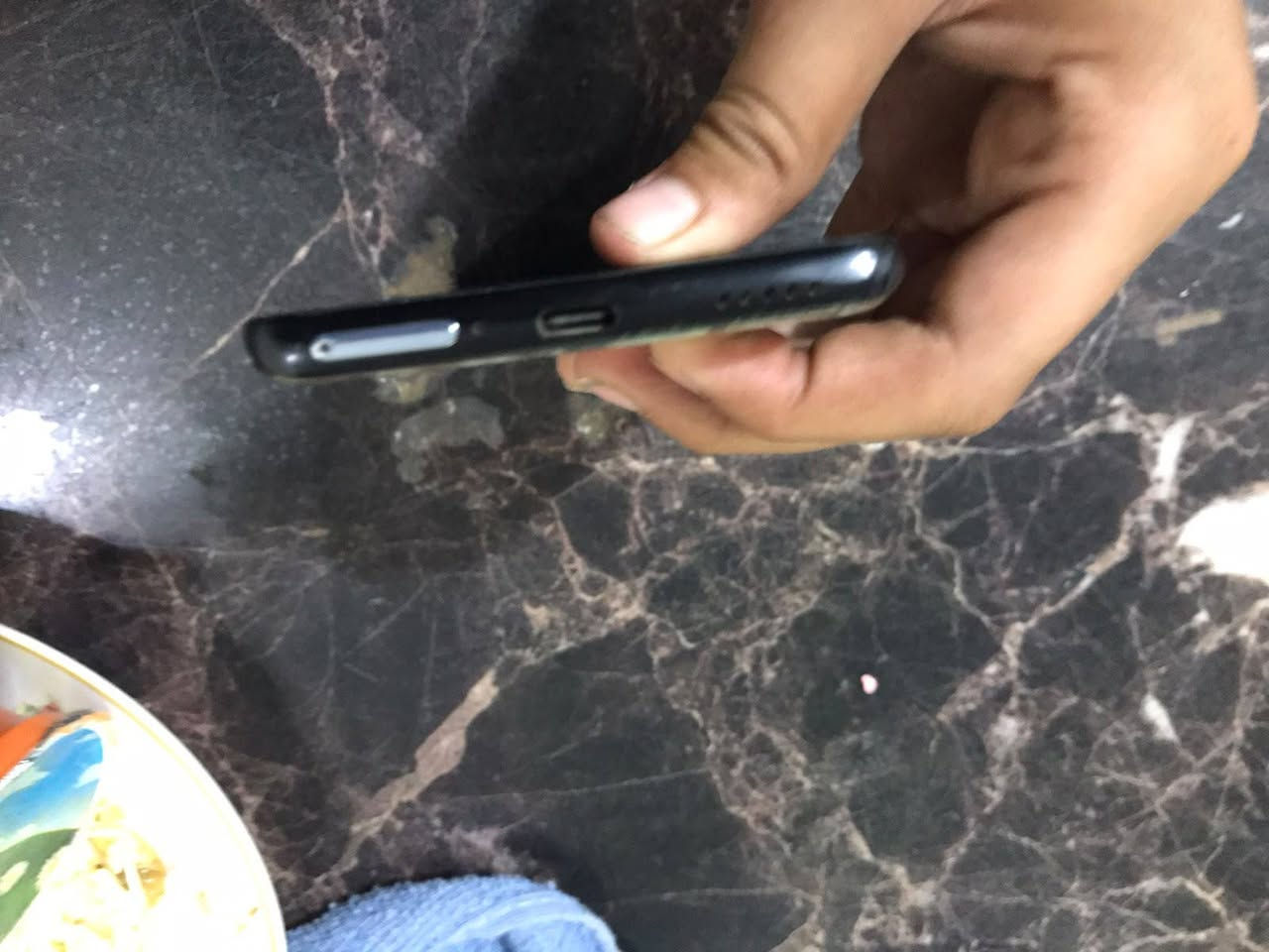 السلام عليكم موبايل هونر 9X ذاكرة 256 معالج سناب  درغون يشغل90فريم بل بوبجي موبايل بطل بل العاب  شاشة اصلية 180بكسل بس الكفر خلفي لون واكع تبديل كامل اله 5الف.سعر 95وبي مجال حك الجية  اراوس بلي الى اكو ماكاني نجف كوفة حي ميسان شارع البواري مقابيل اسواق الكفيل. 
لتواصل. ***********

