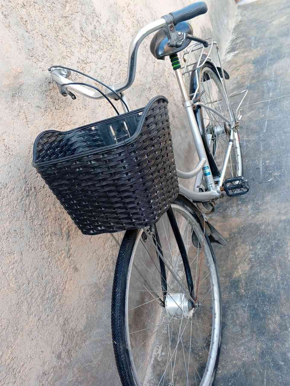 باسكل حجم 27للبيع نضيف عين سحريه شغاله بريك شغال كير شغال للاستفسار ***********
