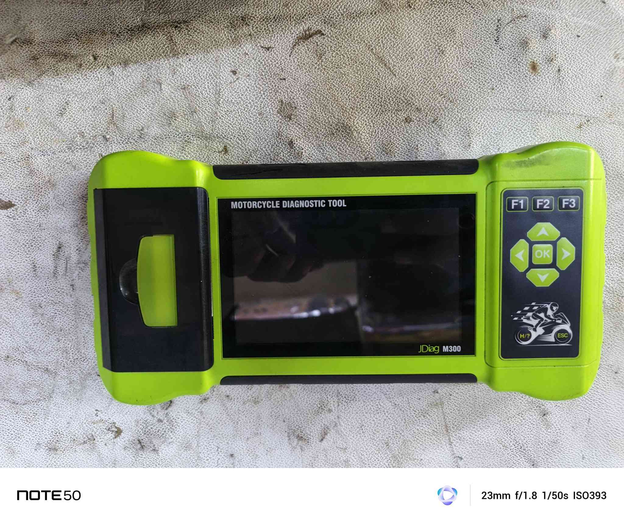 سلام عليكم جهاز فحص مال جميع الدراجات يشتغل جهاز مستعمل قليل الشراي يدخل على رقم *********** سعره ٥٠٠ اوبي مجال
