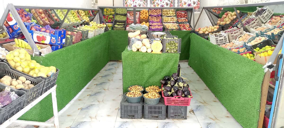غراض مخظر للبيع عارضات وسلال وميزانات وحوض سمج وهلاسه دجاج وقفاص دجاج وعارضه دجاج كما موضح بالصور ***********او المراسله
