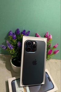 ايفون 15 pro max جهاز كلش نضيف مكفول من كلشي  950 قفل  07711815364