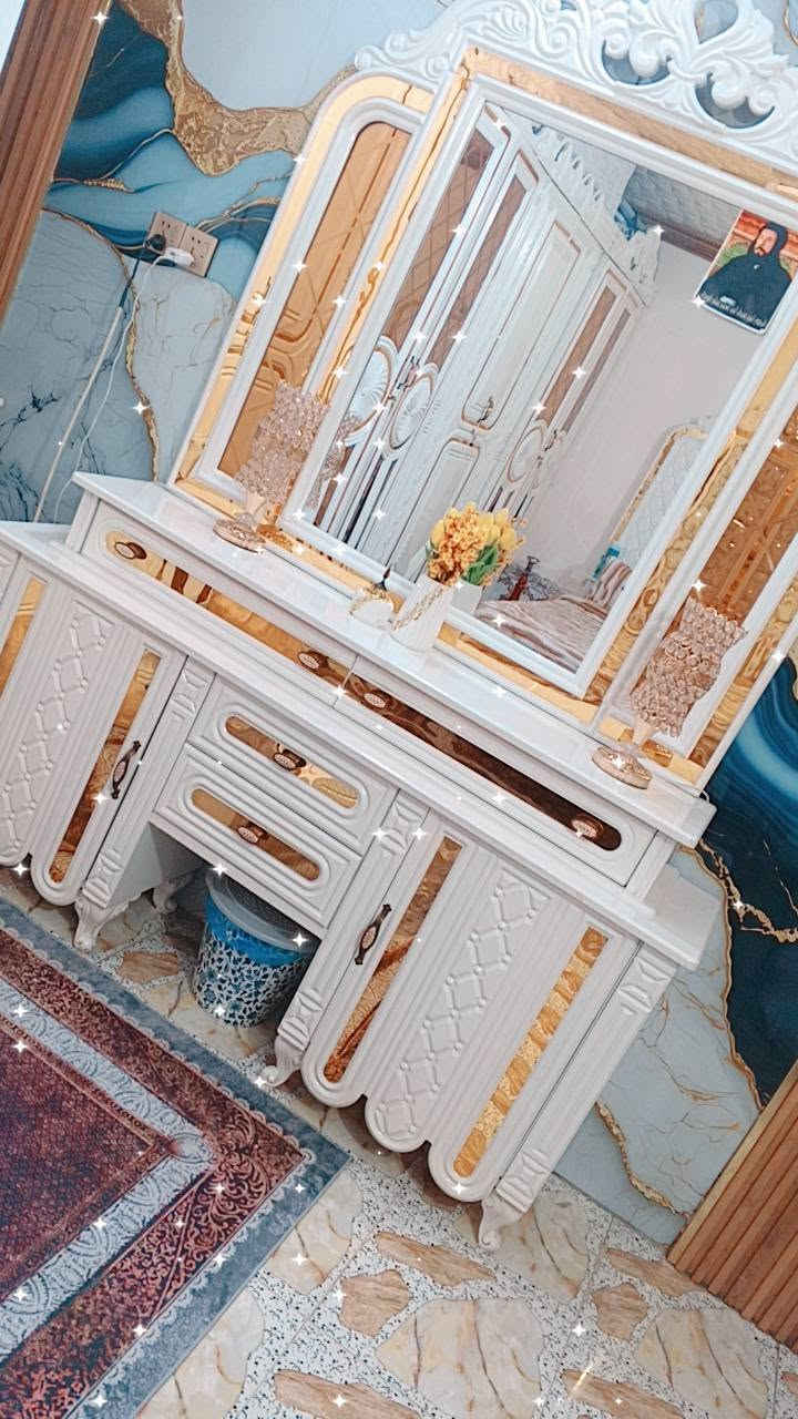 غرف نوم للبيع استعمال قليل ضرر بسيط 
تختوي كنتور وملحق وميز مرايه وميز شاشه وجربايه وميزين مال جريايه غرفه ضخمه شغل عراقي غرفه عراقيه  سعر مليون و 800 وبيه مجال مكاني بغداد حي النصر للاستفسار ***********
