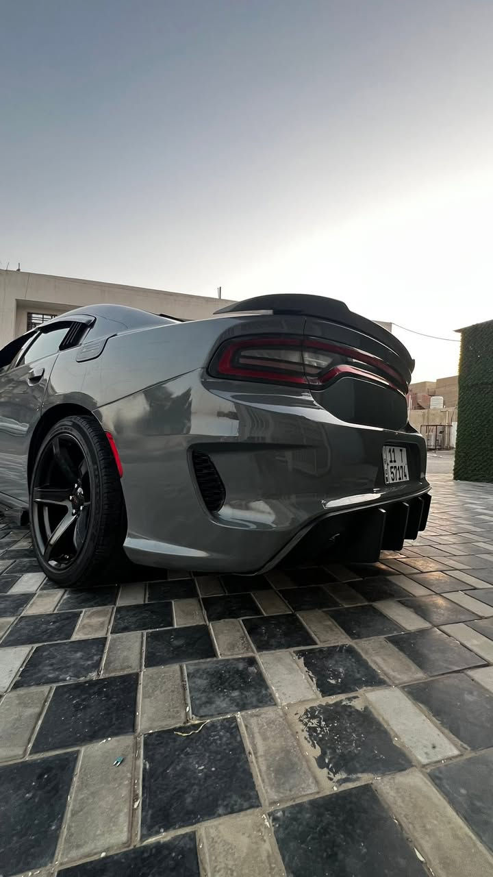 السلام عليكم بدون مراوس فقط بيع
چارجر 2018  اس اكس تي بلاص 🩶🔥

1/1 فول 

3600 

فتحه 

بصمه 

كشنات جلد 

كشنات حضن تدفه تبريد 

خازن ميموري 

باقي الموصفات المعروفه 

السياره محدثه وايد بدي بدون نفخات ٢٣ 
￼
ويل نجمه خسفه قويه 
تاير امامي 245
تاير خلفي 275 

السياره تغير لون من فضي إلى سمنتي قبل ٧ أيام صابغه
بدون دواخل ممصبوغات كفاله لغود شواصي كفاله 
دعاميات جدد محدثات
محرك كير كفاله 🤍

السعر 148 قفل قفل قفل
***********
مكاني بغداد زعفرانيه
