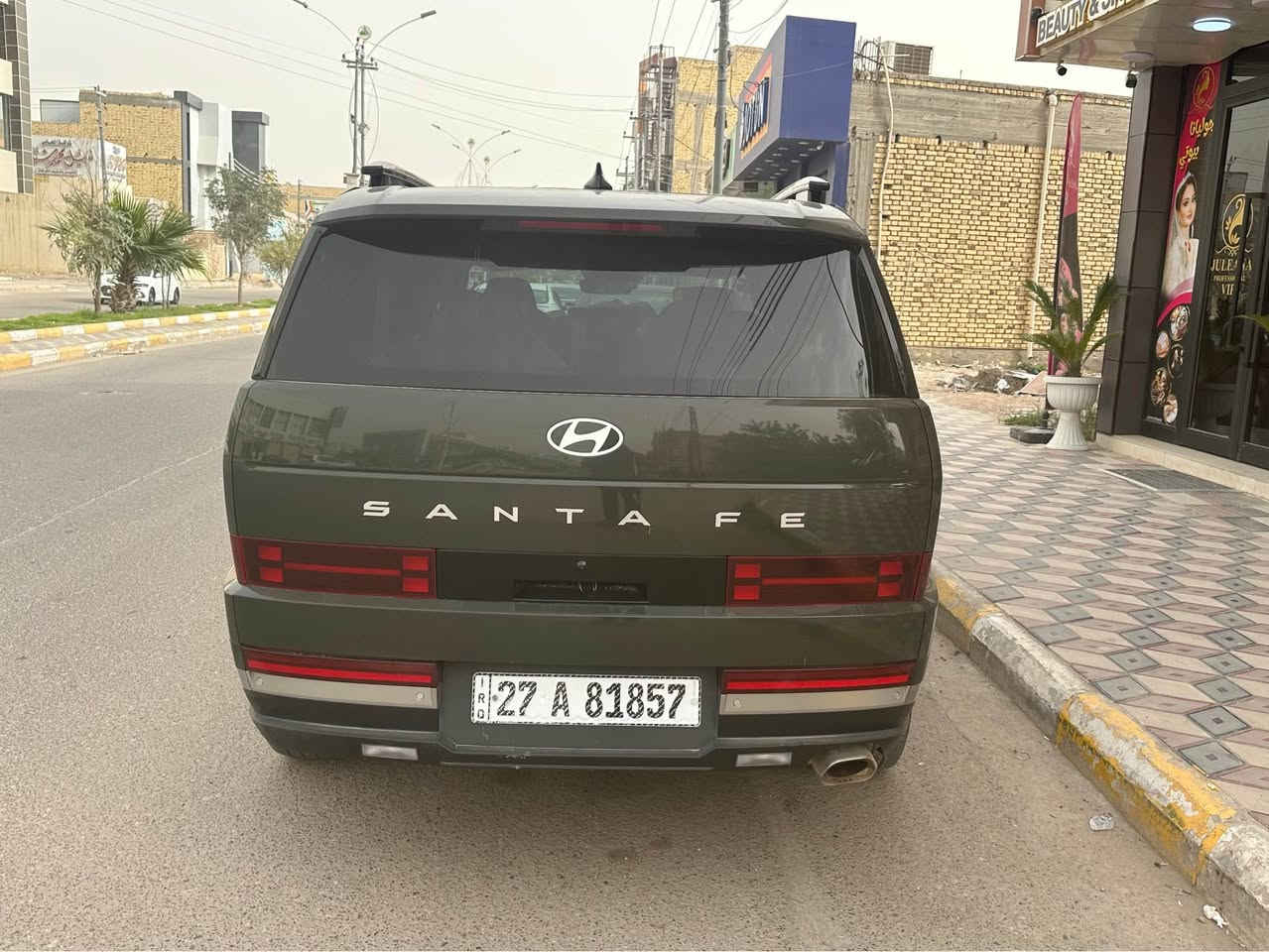 الـسلام عليكم 
هونداي سنتافيا موديل 2024 الشكل الجديد رقم الدولي مواصفات فول الفول 
شاشه بلازما متصل
كشنات جلد ابيض بلاد ودشبول مطعم ابيض وصاجي واسود
سايد بريك دكمه
كشن تدفئه وتبريد 
شحن واير لكس 
جنطه كهرباء
فتحة سقف +بانور اما
تبريد 3 قطع 
ثلاجه 
عداد 12.000 كيلو متر 
شاشة دشبول 
برادت خلفيه بلاد 
رإدرار امامي وخلفي 
كاميرات 7 امامي جانبي خلفي 
مري قلاب 
بعد اكو هواي مواصفات 
بيع او مراوس حسب القناعه واذا مراوس تاهو لاند كروز اراوس السعر 265 
مكاني ناصريه مركز 
للاستفسار *********** ناصرية, ذي قار
